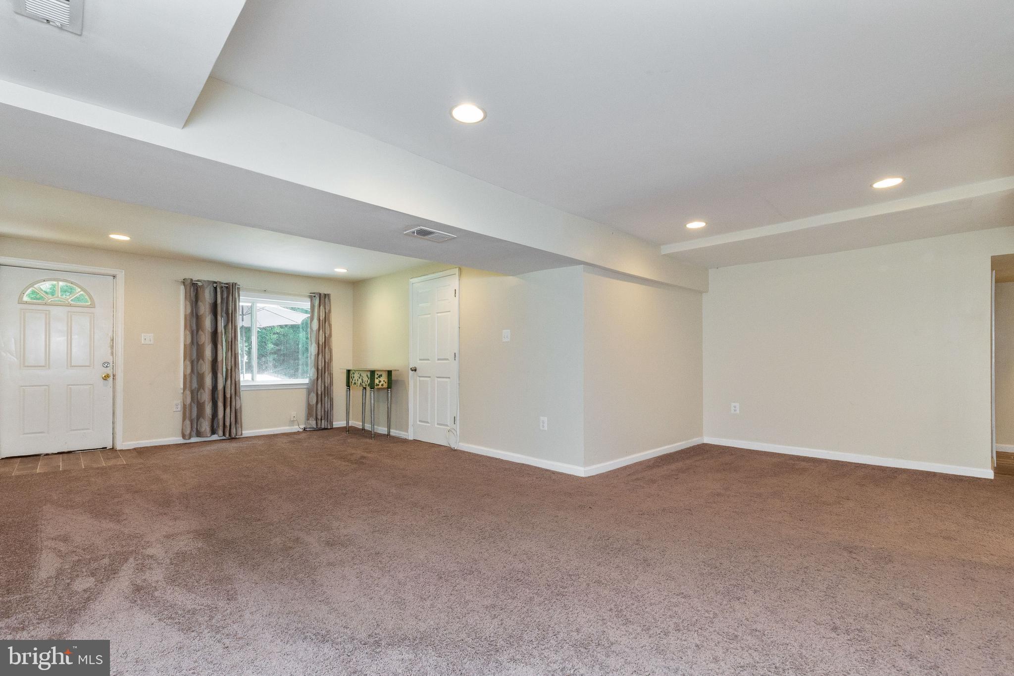10937 Riverview Road Fort Washington, MD 20744 - Photo 21 of 40 Tray ceiling and recess lights