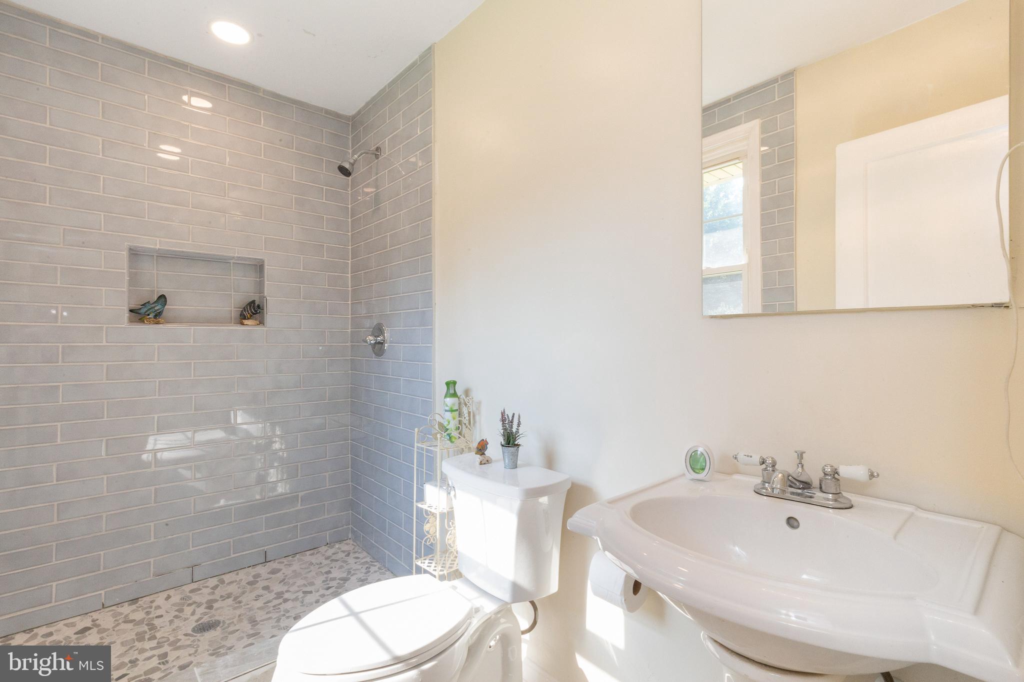 10937 Riverview Road Fort Washington, MD 20744 - Photo 3 of 40 Remodeled Master Bedroom Bath