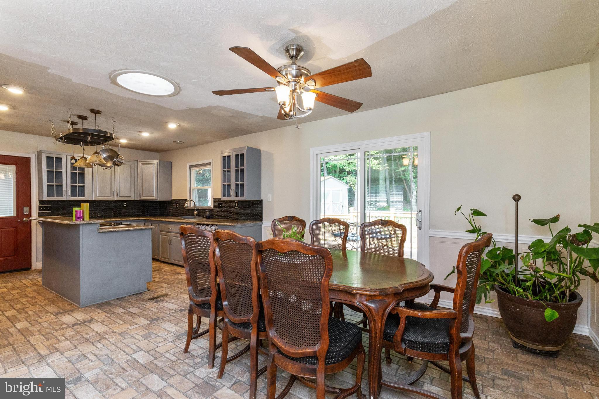 10937 Riverview Road Fort Washington, MD 20744 - Photo 8 of 40 Dining room area