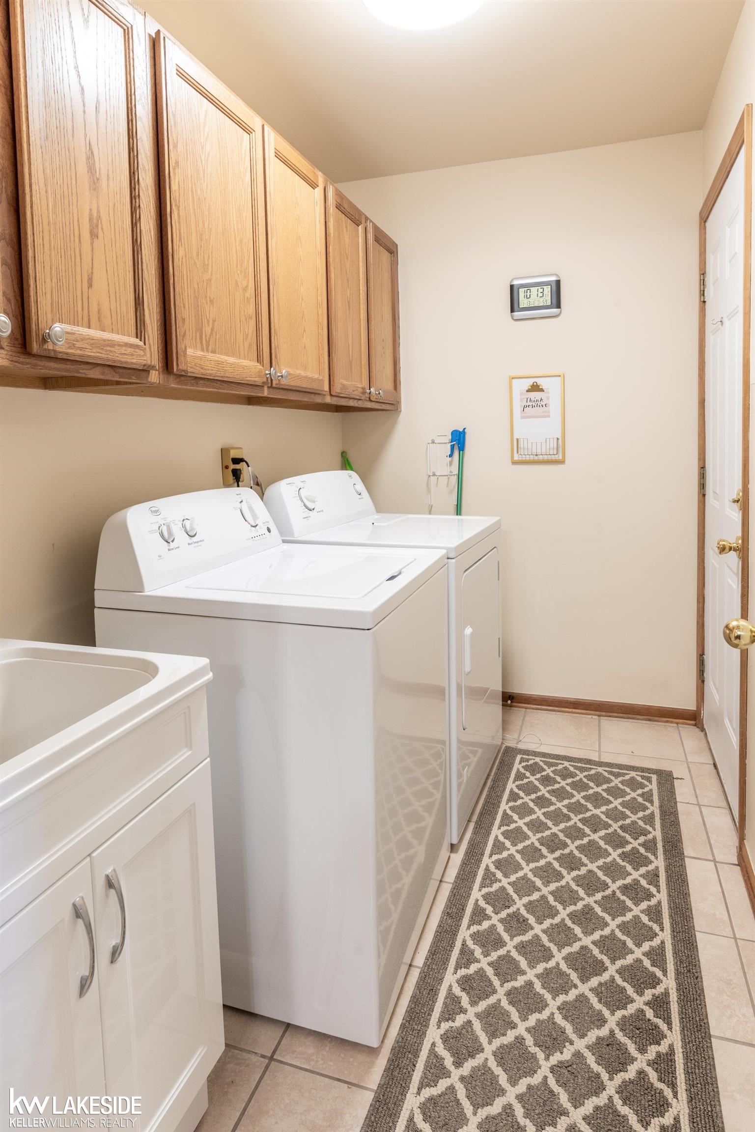 16931 Country Ridge Court Macomb, MI 48044 - Photo 19 of 23 50161145-40f95db5-b4f4-4d55-a5b6-45a4b0436446.JPG