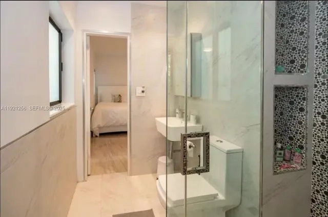 a en suite bathroom with a sink and a mirror