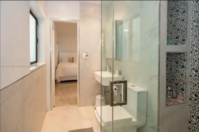 a en suite bathroom with a sink and a mirror