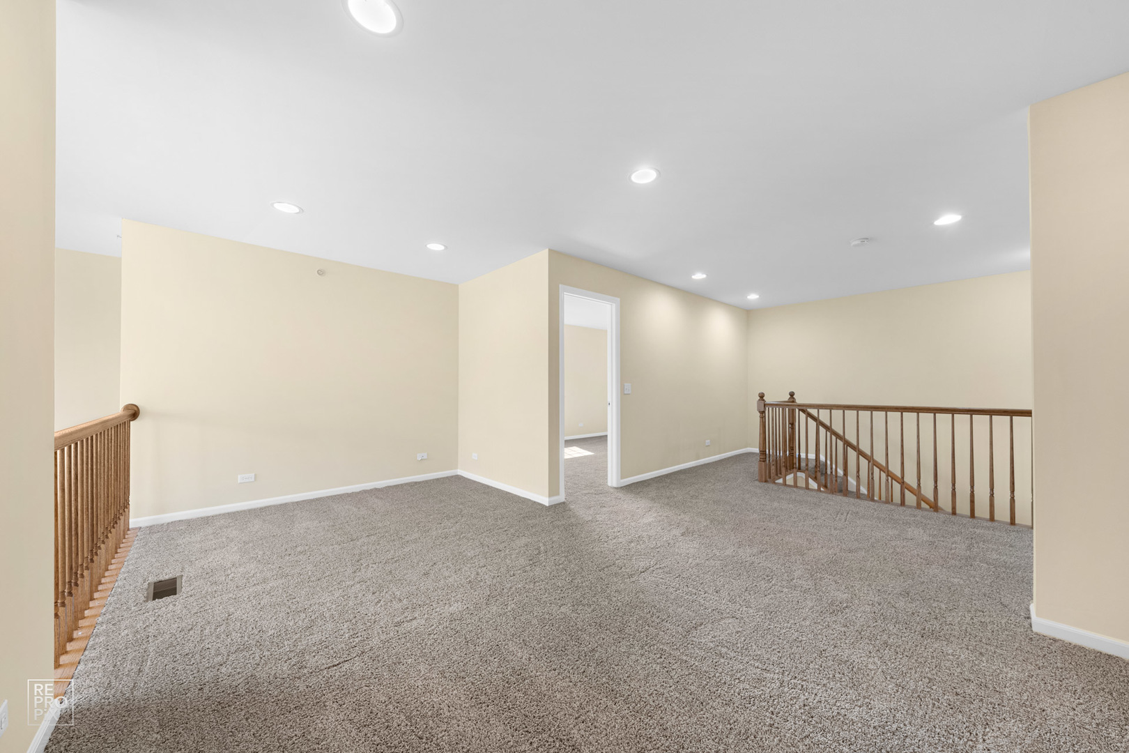 6400 Cunningham Court Gurnee, IL 60031 - Photo 12 of 19 a view of an empty room