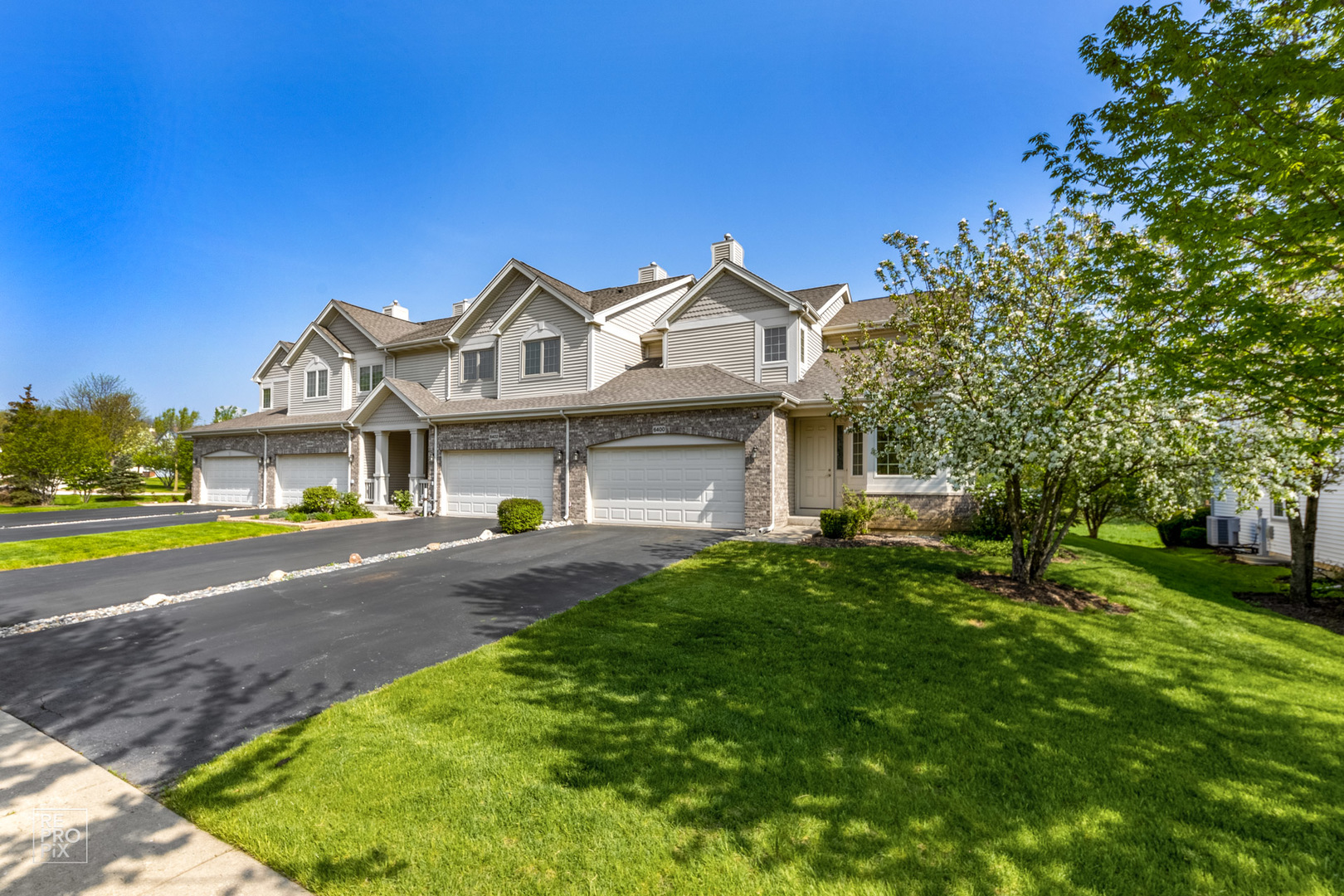 6400 Cunningham Court Gurnee, IL 60031 - Photo 2 of 19 a front view of a house with a big yard and large trees