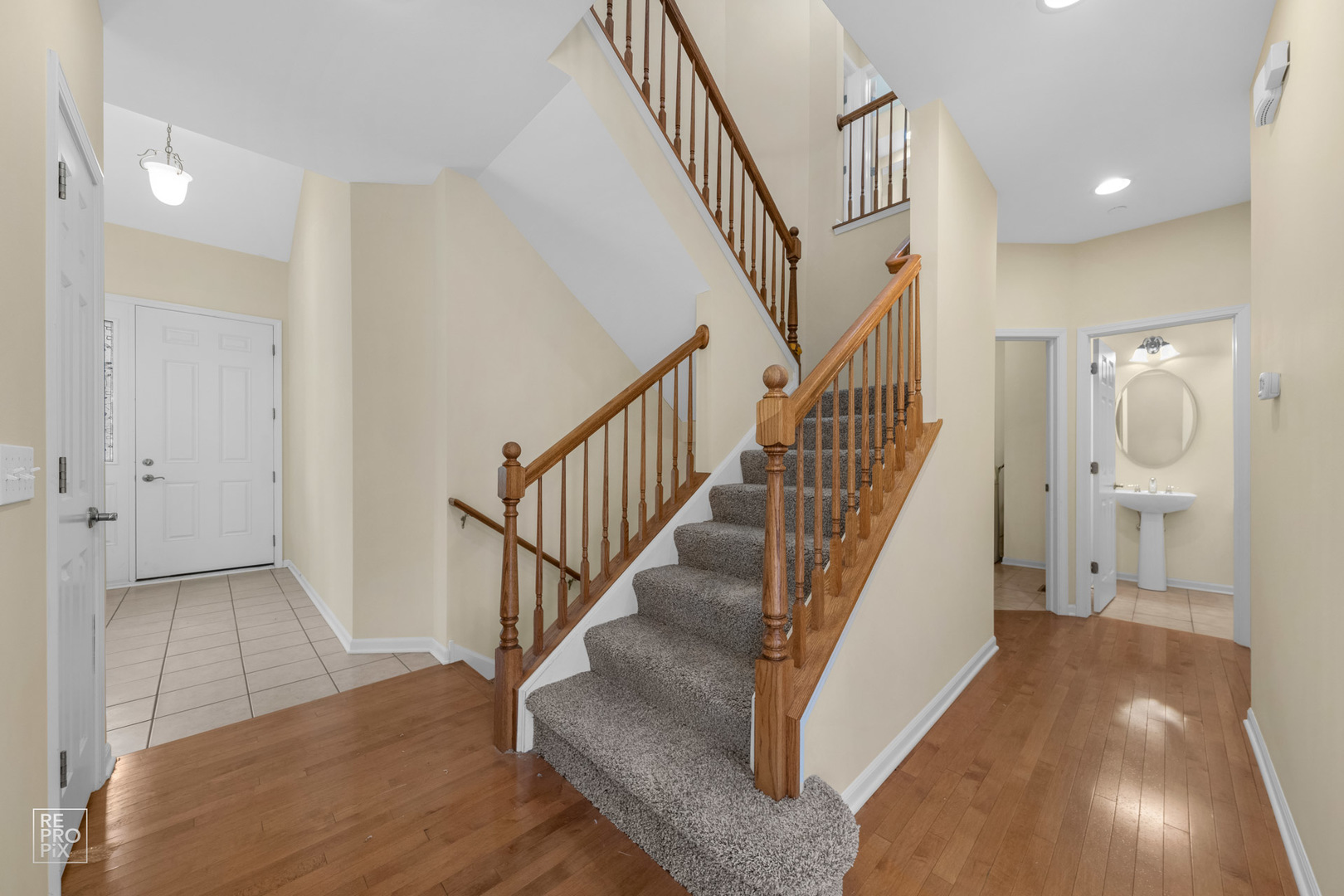 6400 Cunningham Court Gurnee, IL 60031 - Photo 6 of 19 a view of a hallway with staircase