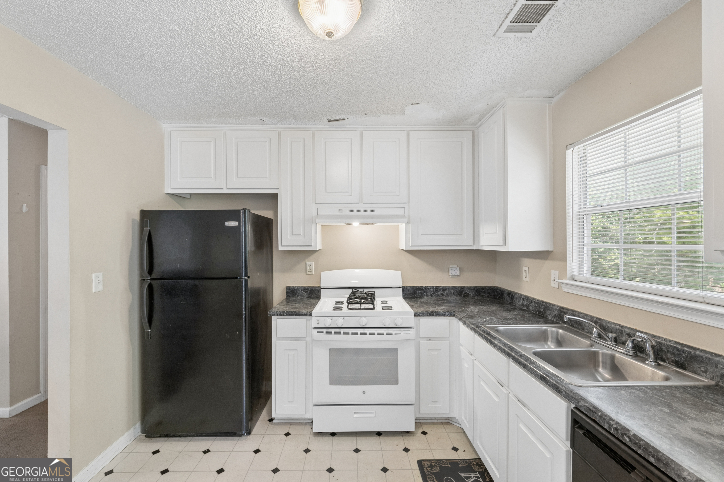 3602 Bristol Overlook Rex, GA 30273 - Photo 9 of 28