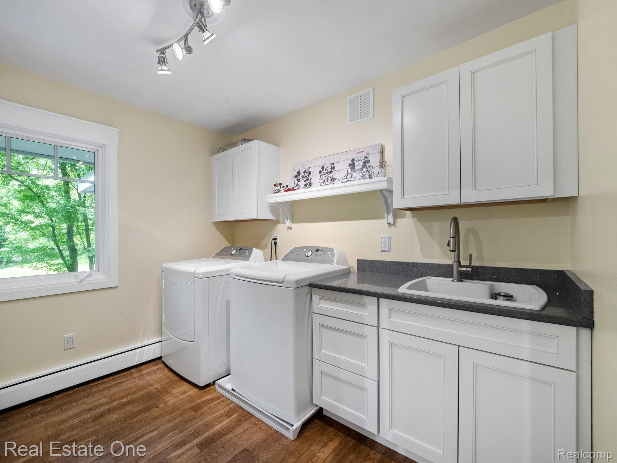 1090 Avon Circle West Rochester, MI 48309 - Photo 47 of 71 33.jpg