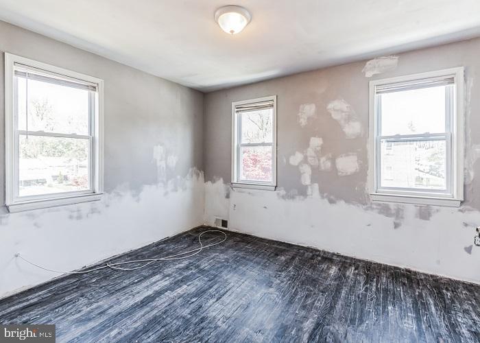 110 Hillvale Road Baltimore, MD 21229 - Photo 10 of 20 Gallery Image 10