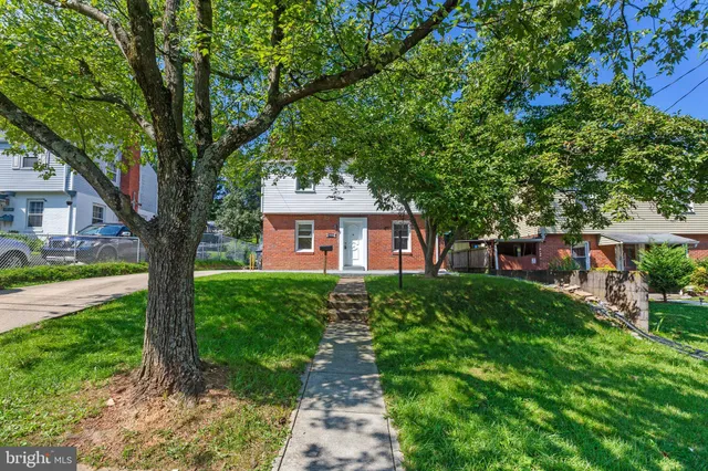 $2,800 | 4816 Woodlawn Drive, Hyattsville, MD 20784