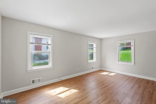 $2,800 | 4816 Woodlawn Drive, Hyattsville, MD 20784