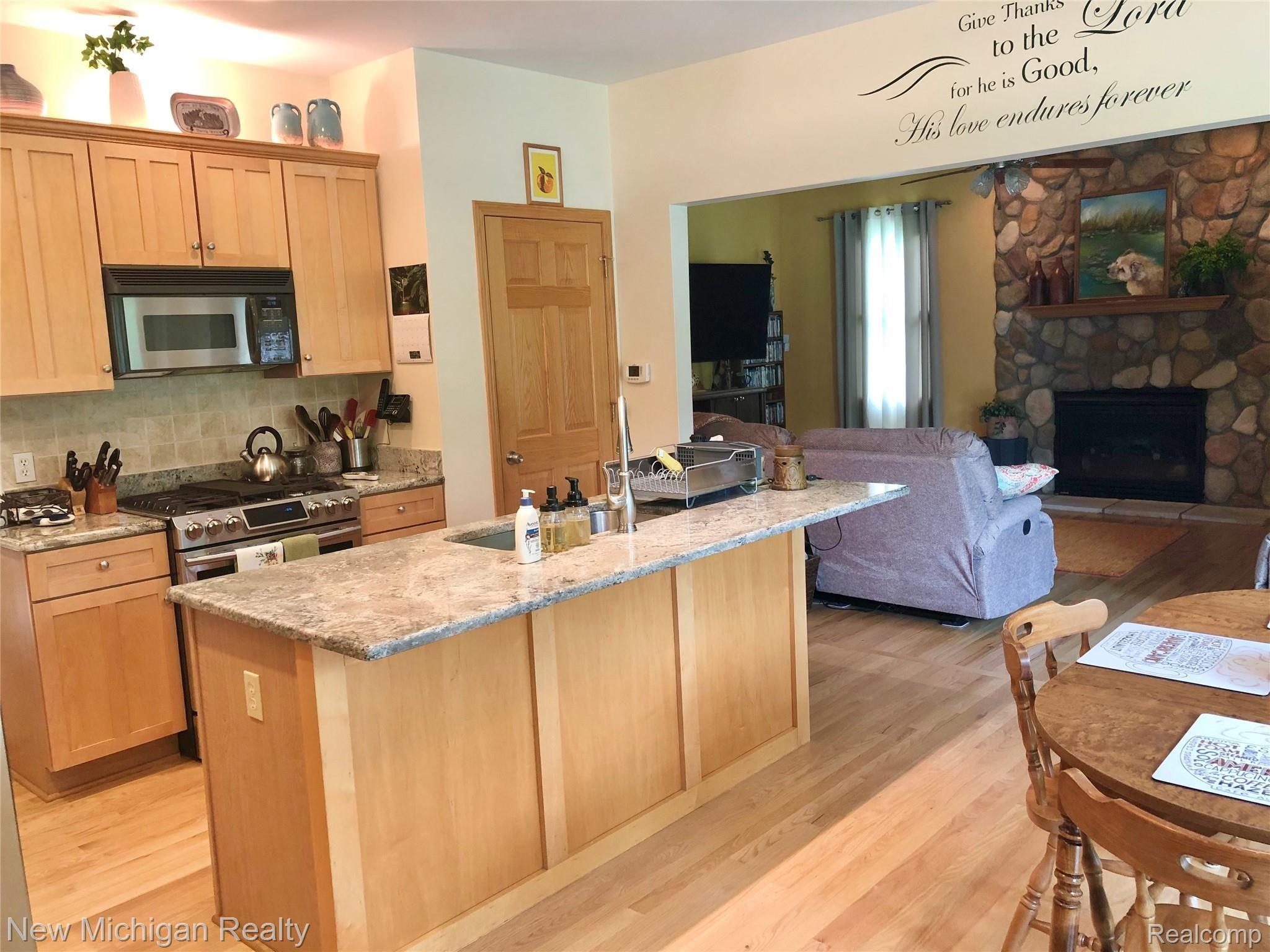 7052 West Ridge Drive Brighton, MI 48116 - Photo 8 of 32 98C6169B-5452-4520-92A8-A6CF324E628B.jpeg