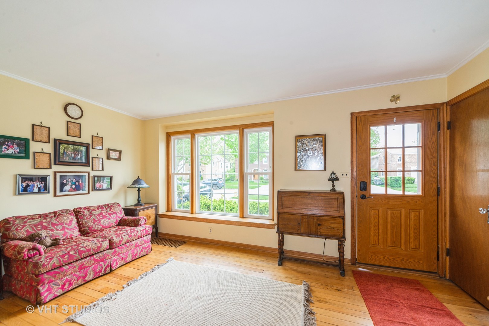 505 Warren Avenue Park Ridge, IL 60068 - Photo 2 of 21 a living room with furniture and a window