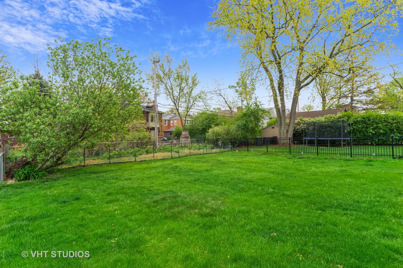 505 Warren Avenue Park Ridge, IL 60068 - Photo 17 of 21 a view of a garden with a tree