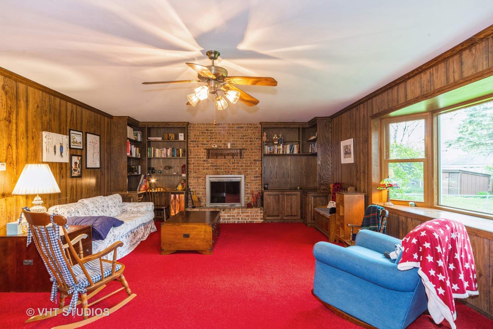 505 Warren Avenue Park Ridge, IL 60068 - Photo 8 of 21 a living room with furniture and a floor to ceiling window