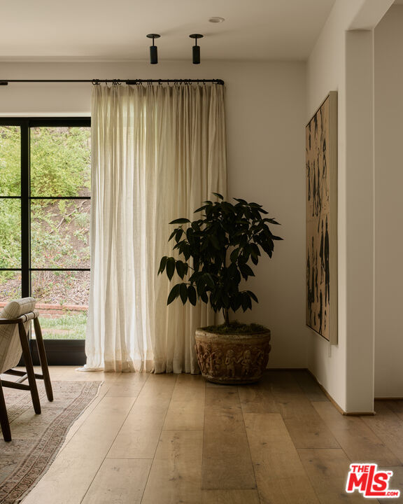 1229 Chantilly Road Los Angeles, CA 90077 - Photo 31 of 35 Gallery Image 31