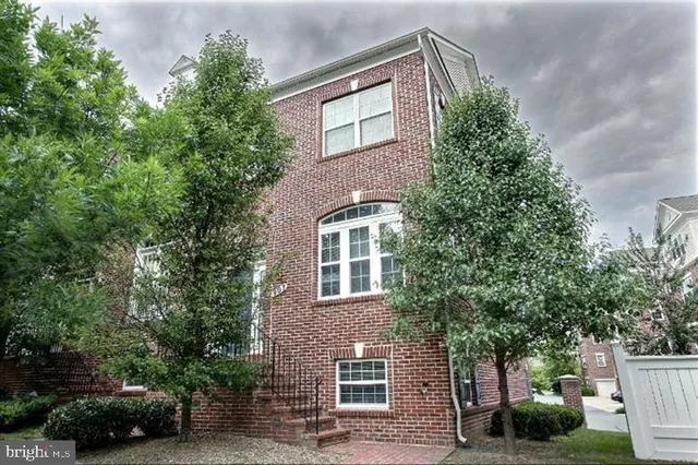$3,400 | 903 Crestfield Drive, Rockville, MD 20850