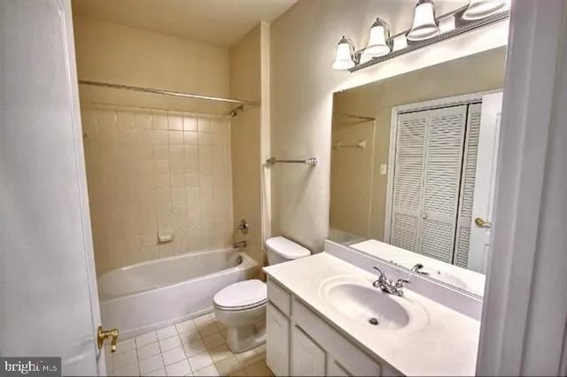 $3,400 | 903 Crestfield Drive, Rockville, MD 20850