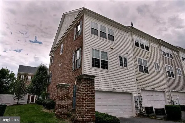 $3,400 | 903 Crestfield Drive, Rockville, MD 20850