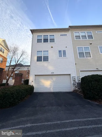 $3,450 | 903 Crestfield Drive, Rockville, MD 20850