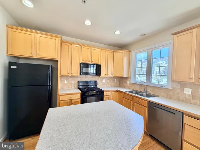 $3,450 | 903 Crestfield Drive, Rockville, MD 20850