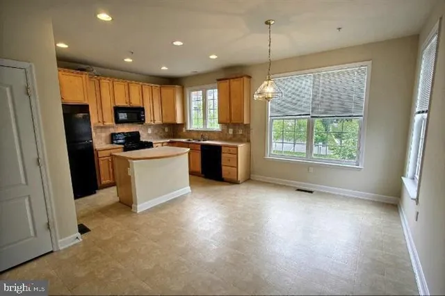 $3,400 | 903 Crestfield Drive, Rockville, MD 20850