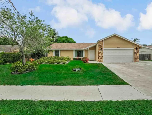 $569,999 | 427 Las Palmas Street, Royal Palm Beach, FL 33411