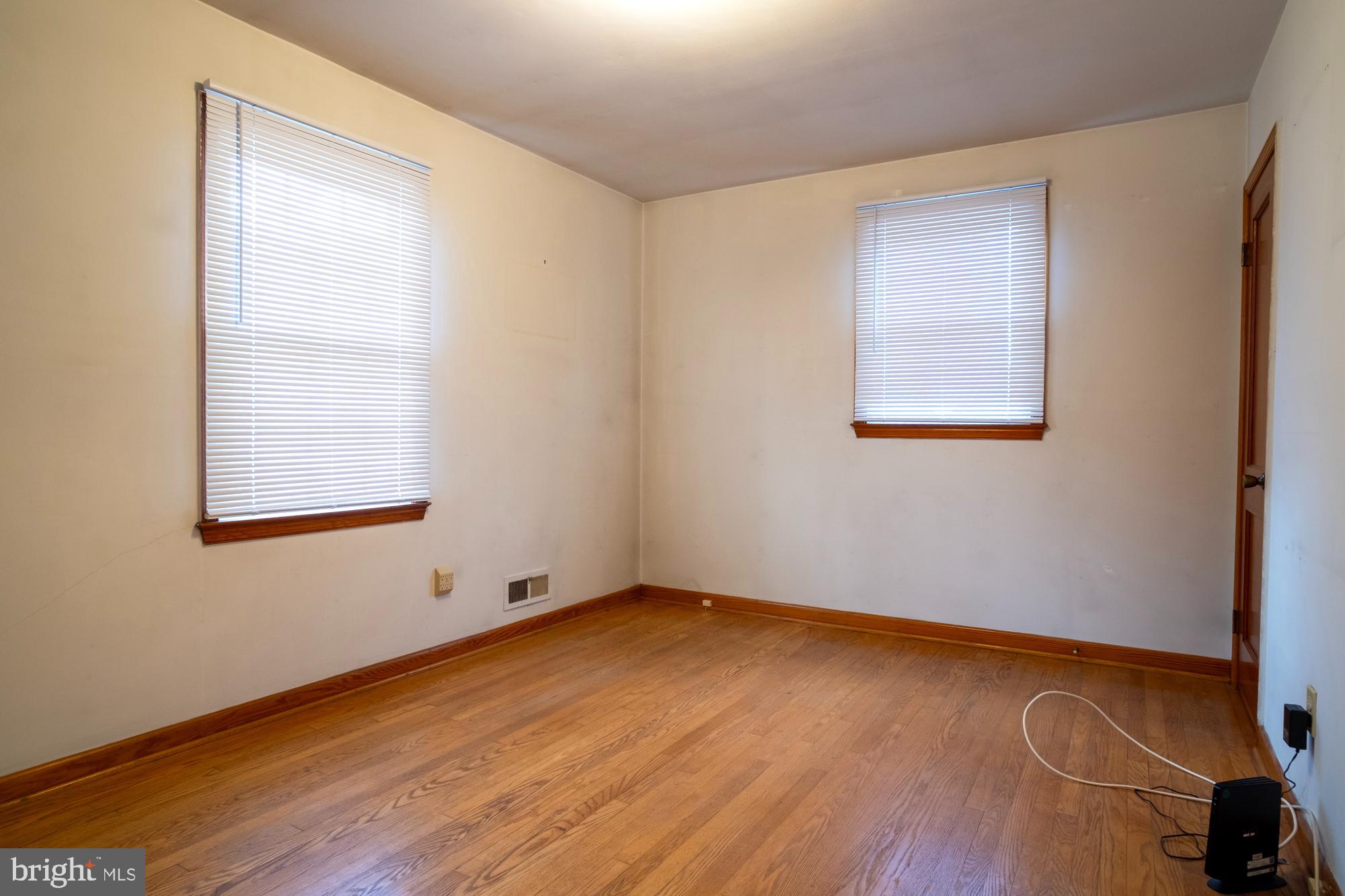 1200 Oakland Terrace Road Baltimore, MD 21227 - Photo 16 of 21 Spacious room with natural light and charm.