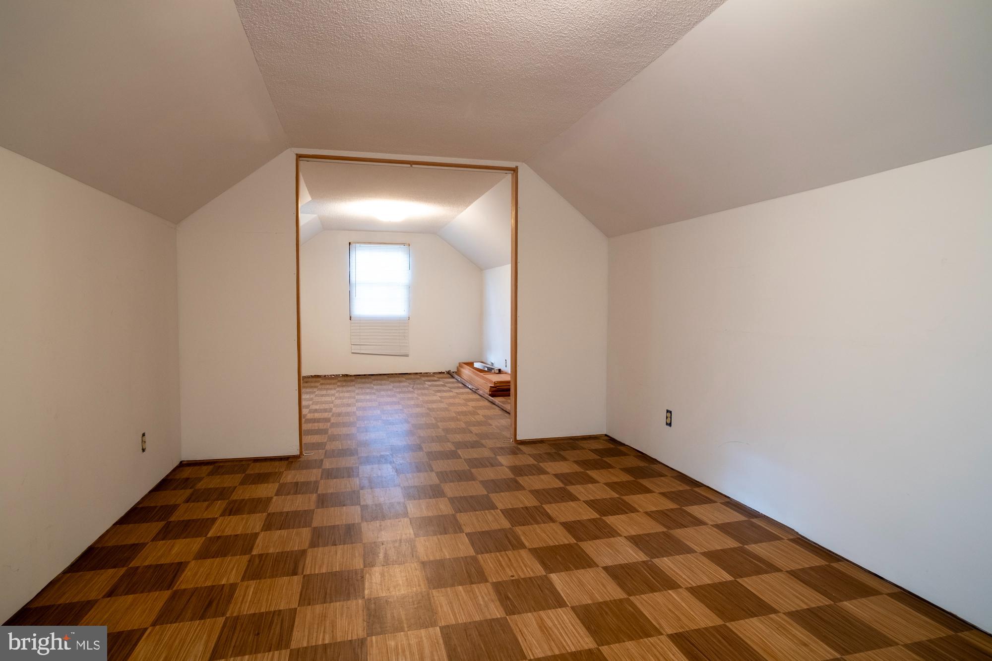 1200 Oakland Terrace Road Baltimore, MD 21227 - Photo 19 of 21 Spacious room