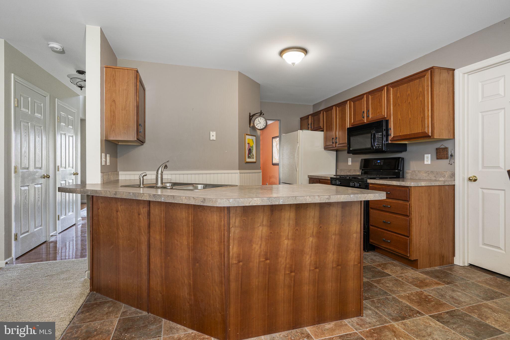 218 Cambridge Lane Lititz, PA 17543 - Photo 5 of 34