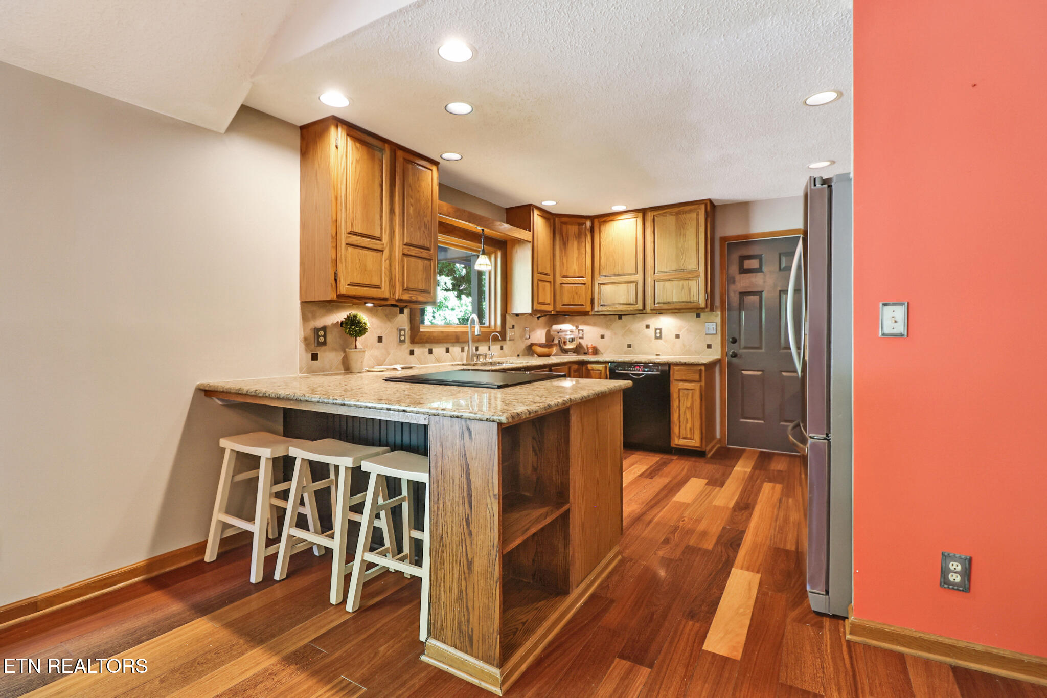 104 Maltese Lane Oak Ridge, TN 37830 - Photo 20 of 54 Counter Bar
