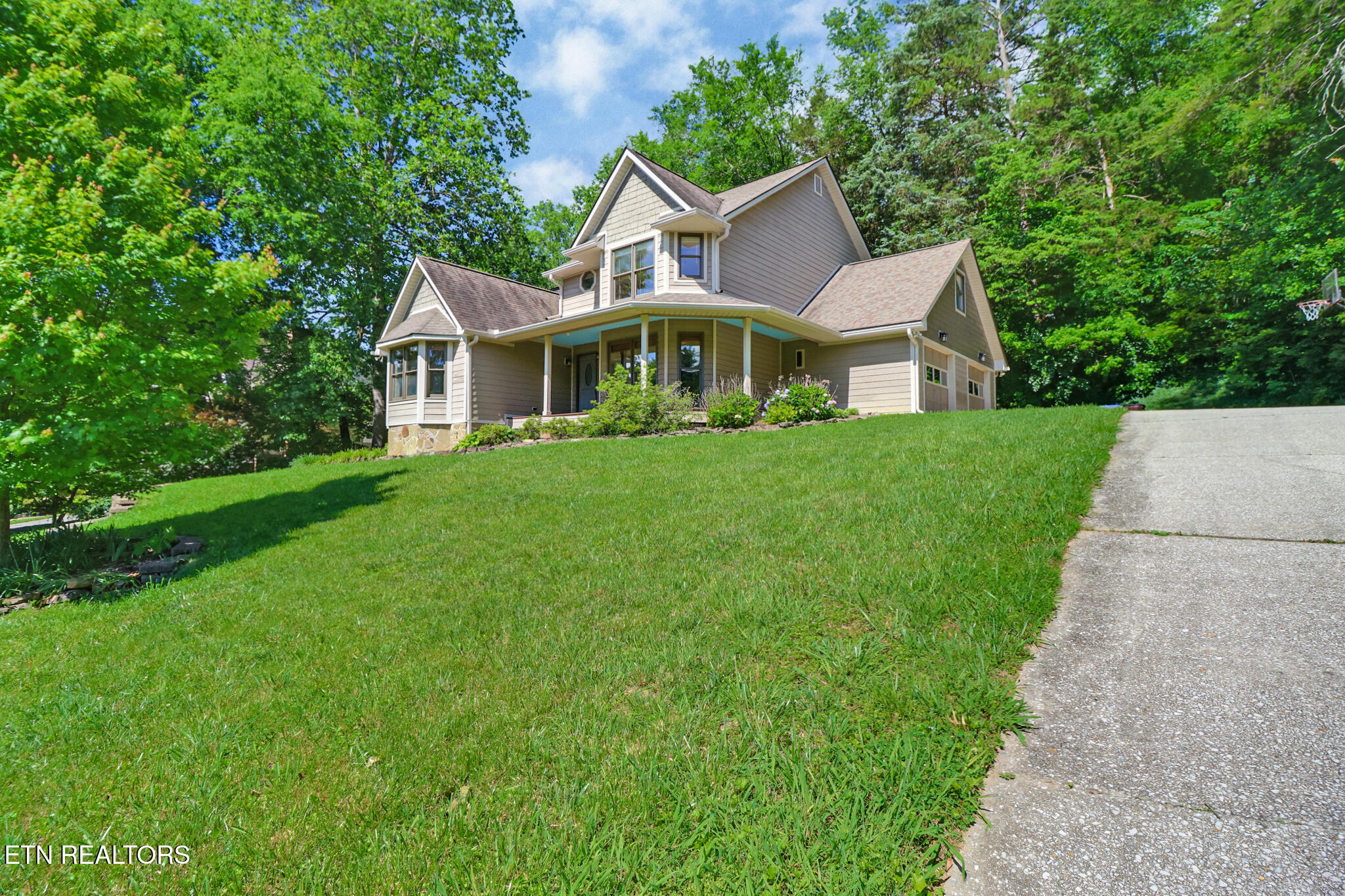 104 Maltese Lane Oak Ridge, TN 37830 - Photo 2 of 54 Front