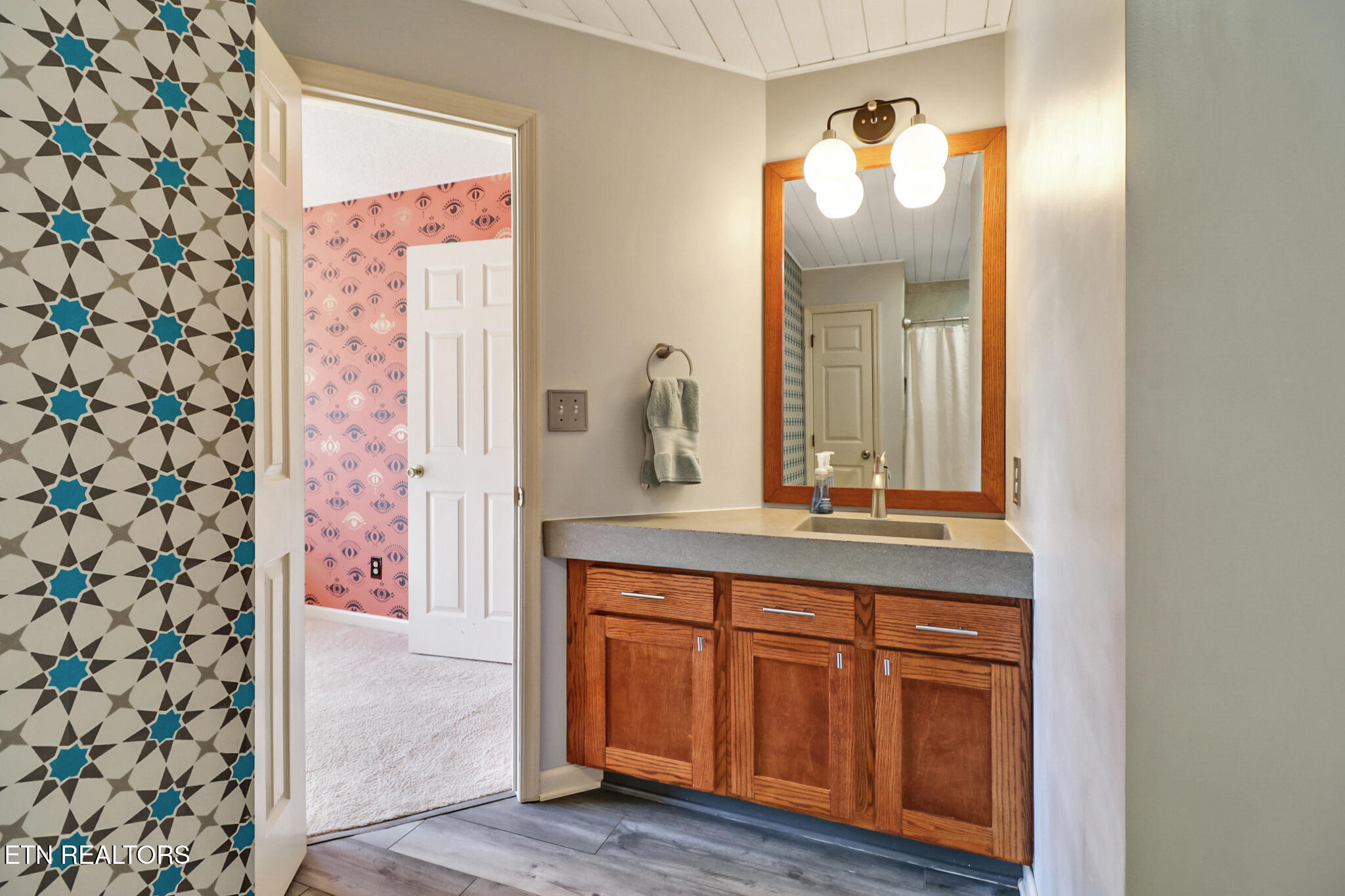 104 Maltese Lane Oak Ridge, TN 37830 - Photo 38 of 54 Jack & Jill Bathroom