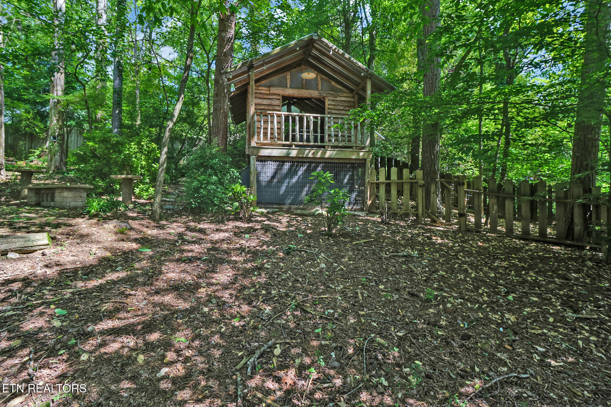 104 Maltese Lane Oak Ridge, TN 37830 - Photo 46 of 54 Log playhouse