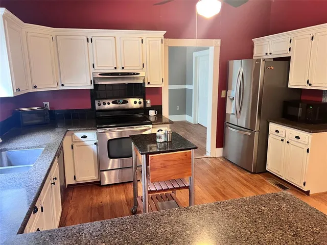 $329,900 | 704 Cherry Street, Graham, TX 76450