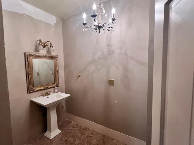 $329,900 | 704 Cherry Street, Graham, TX 76450