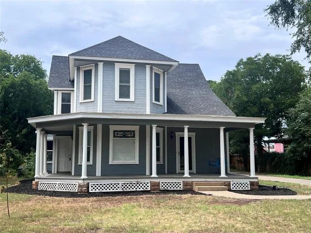 $329,900 | 704 Cherry Street, Graham, TX 76450