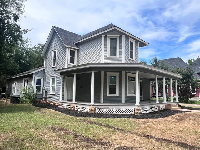 $329,900 | 704 Cherry Street, Graham, TX 76450