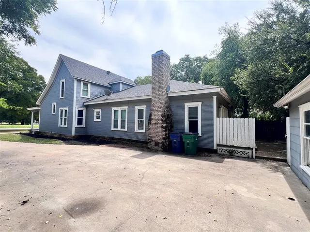 $329,900 | 704 Cherry Street, Graham, TX 76450