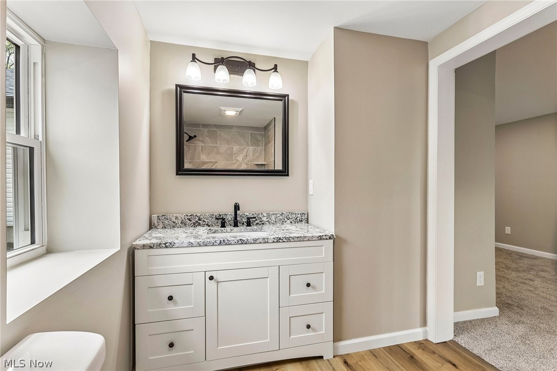 38849 Adkins Road Willoughby, OH 44094 - Photo 15 of 27 Ensuite