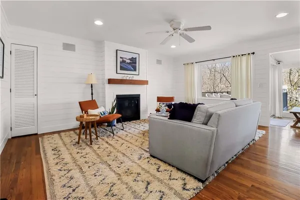 $825,000 | 76 R Street, Lee's Summit, MO 64086