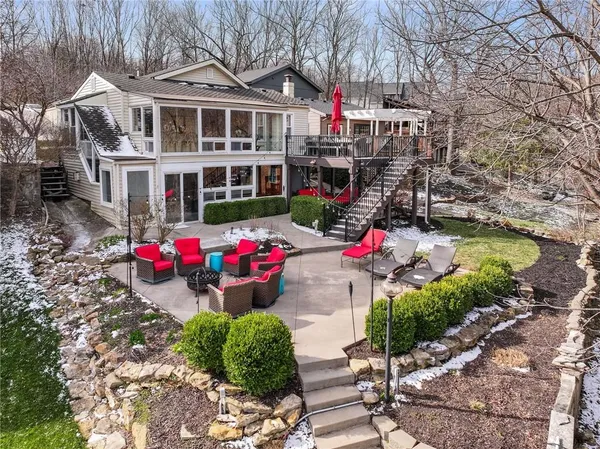 $825,000 | 76 R Street, Lee's Summit, MO 64086