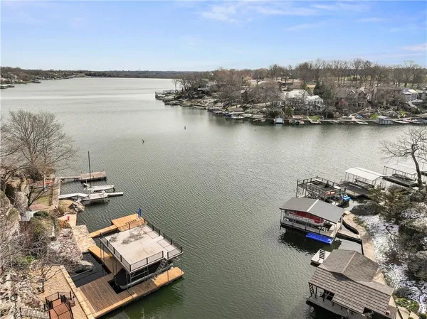 $825,000 | 76 R Street, Lee's Summit, MO 64086