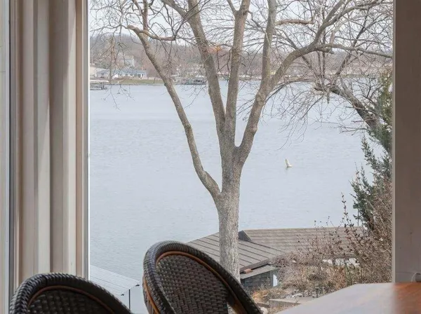$825,000 | 76 R Street, Lee's Summit, MO 64086