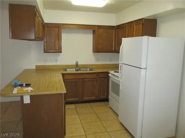 $1,000 | 2209 North Jones Boulevard, Unit 2, Las Vegas, NV 89108