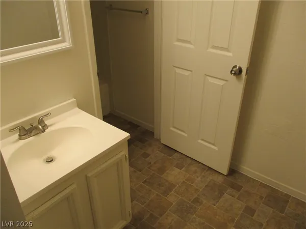 $1,000 | 2209 North Jones Boulevard, Unit 2, Las Vegas, NV 89108