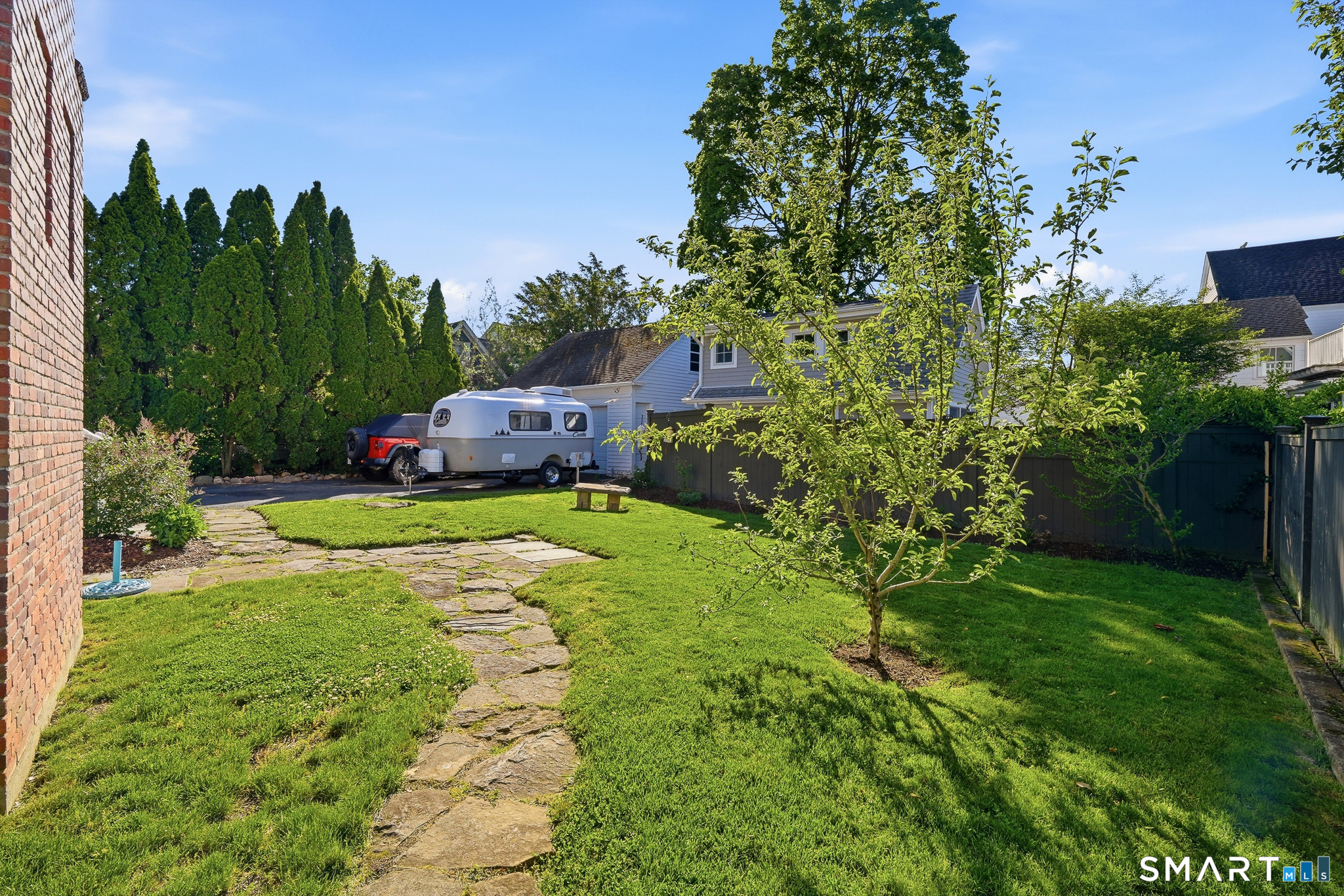 313 Old Post Road Fairfield, CT 06824 - Photo 8 of 40