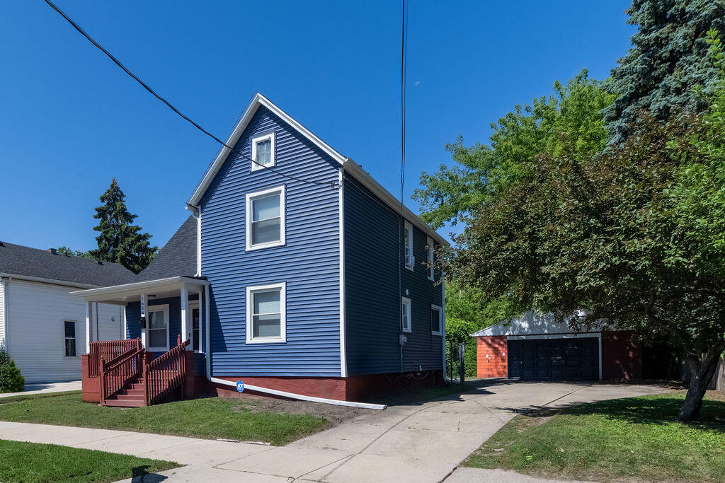 1614 St Clair Street Racine, WI 53402 - Photo 2 of 19 Side View