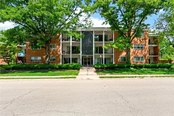$164,500 | 3265 Southdale Drive, Unit 9, Kettering, OH 45409