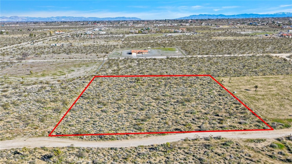 11982 Redwood Road Pinon Hills, CA 92372 - Photo 5 of 14 a view of a terrace