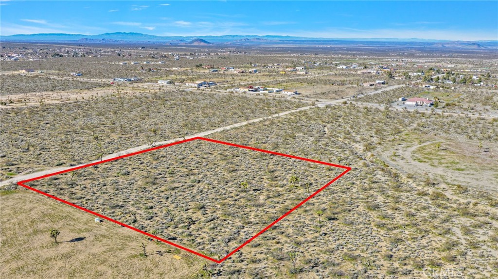 11982 Redwood Road Pinon Hills, CA 92372 - Photo 8 of 14 a view of a sky from a terrace